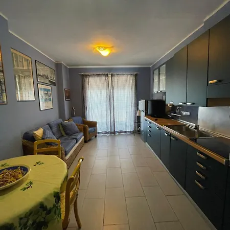 Wh-bilocale Sea Fronte Con Vista Mare A 5 Minuti Dalla Stazione
