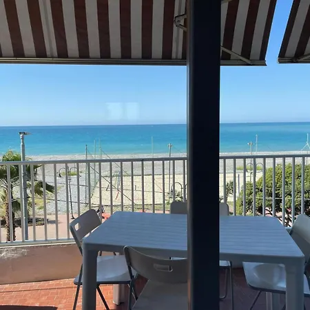 Wh-bilocale Sea Fronte Con Vista Mare A 5 Minuti Dalla Stazione Διαμέρισμα
